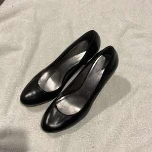 Black Anne Klein Pumps